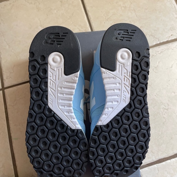 New Balance 247. - Picture 5 of 8